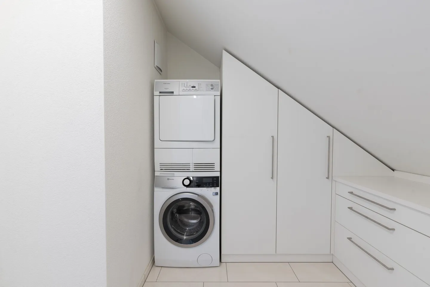 Grosszügige 4.5-Zimmer-Attika-Wohnung mit zwei Tiefgaragenplätzen, zwei Kellern - Foto 19 von 23