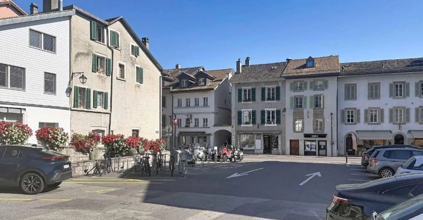 EXCLUSIVITY - Small mixed building in the heart of the village - Photo 1 of 1