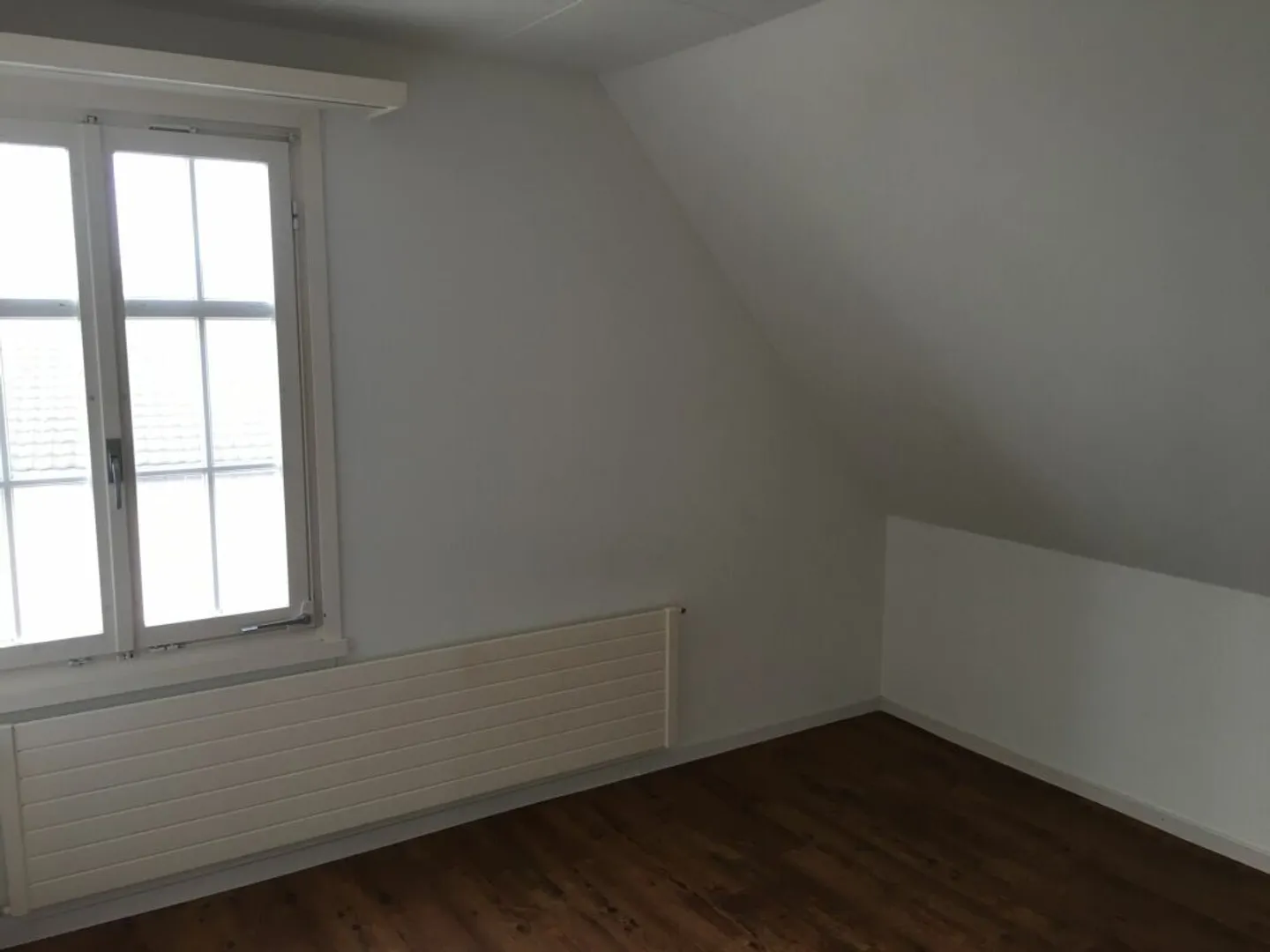 4.5 Zimmer - Dachwohnung im Dachgeschoss - Foto 5 di 13