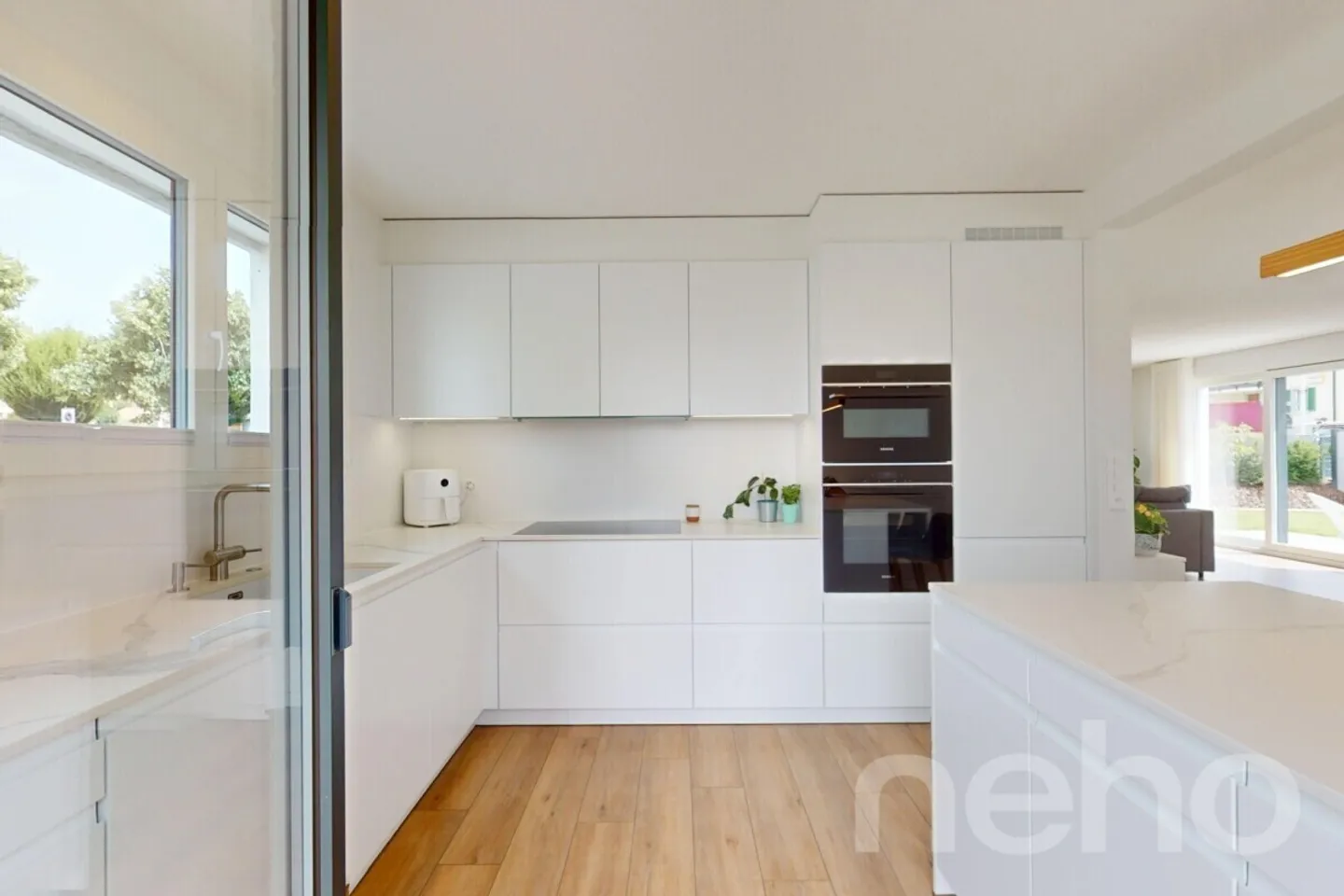 VILLA CONTEMPORANEA CON FINITURE CURATE IN UN CONTESTO FAMILIARE - Foto 3 di 9