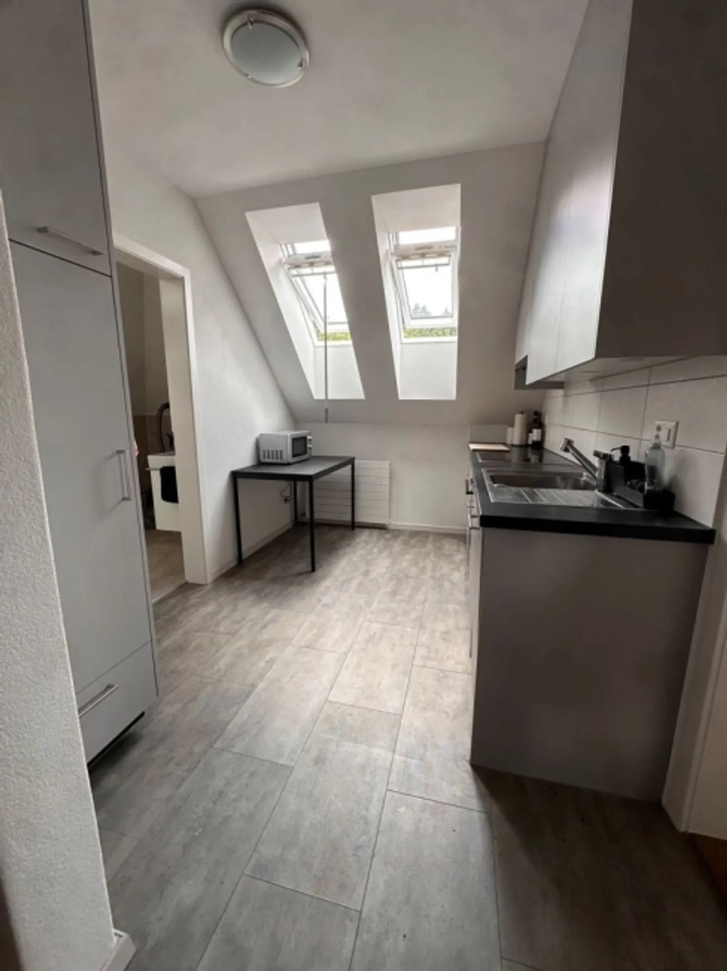 Appartement lumineux et moderne de 3 pièces à Wiedlisbach dans les combles - Photo 6 sur 9