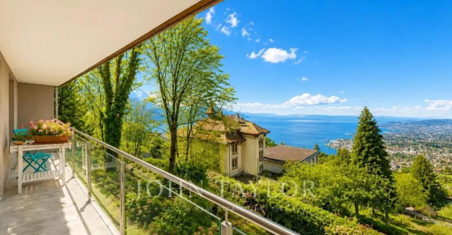 Charming Semi-Detached Villa - Photo 4 of 12