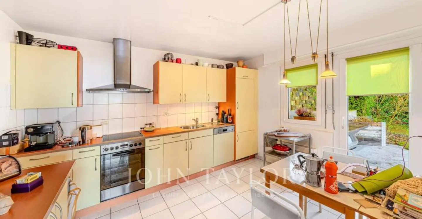Charming Semi-Detached Villa - Photo 6 of 12