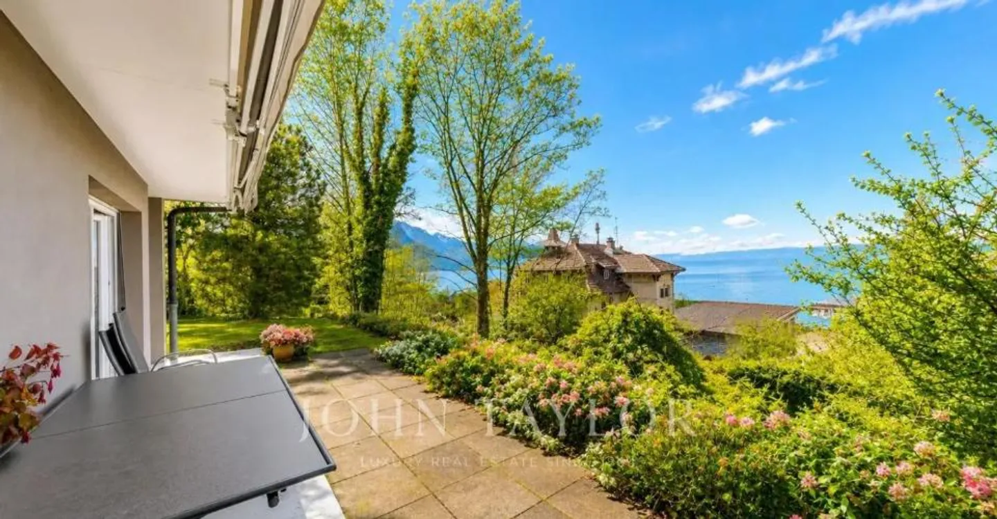Charming Semi-Detached Villa - Photo 2 of 12