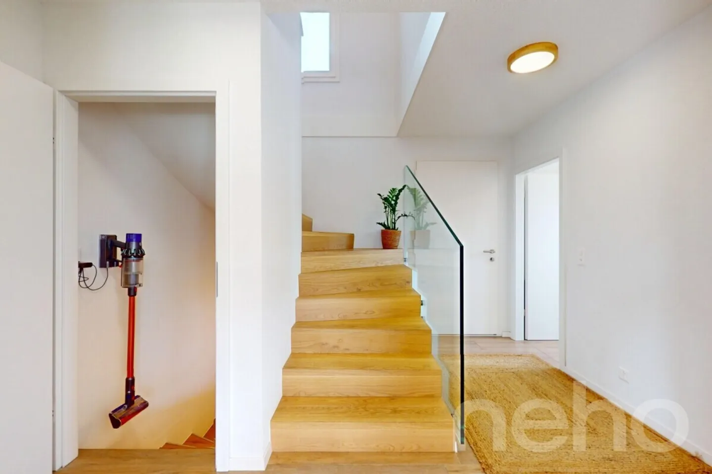 VILLA CONTEMPORANEA CON FINITURE CURATE IN UN CONTESTO FAMILIARE - Foto 5 di 9