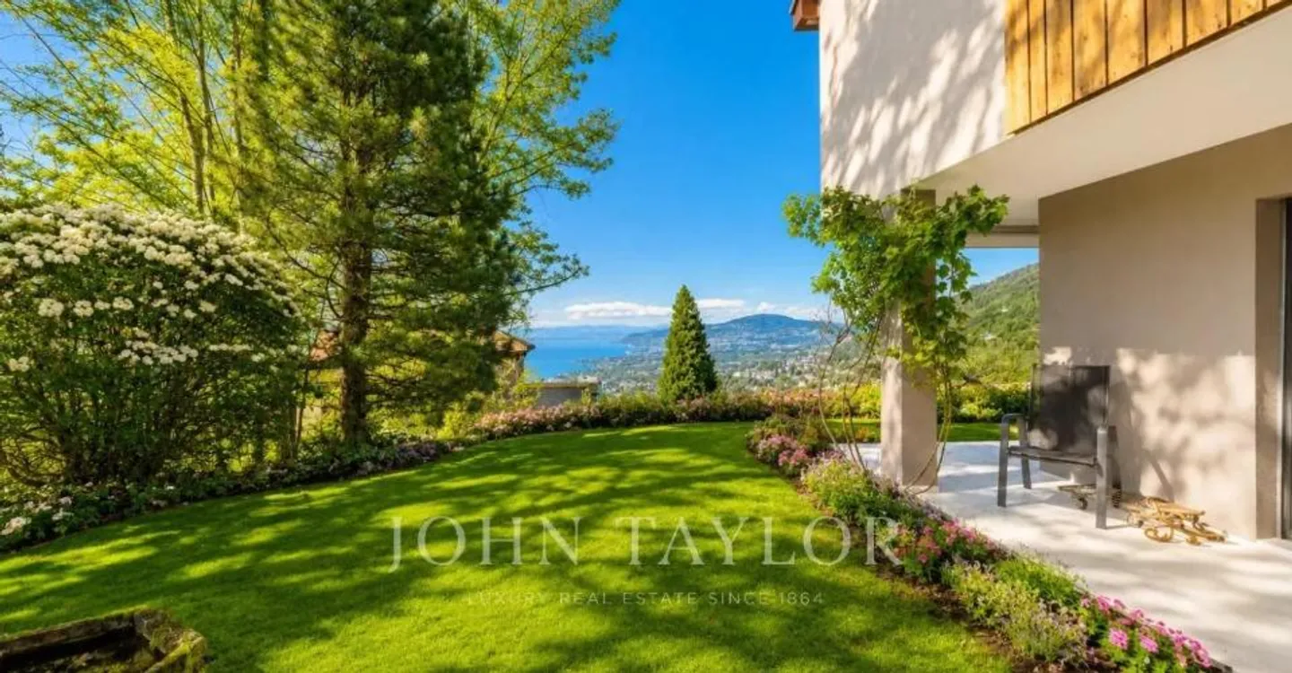 Charming Semi-Detached Villa - Photo 3 of 12
