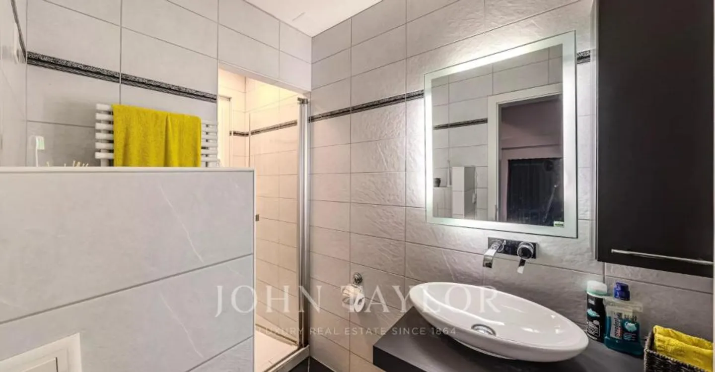 Charming Semi-Detached Villa - Photo 7 of 12