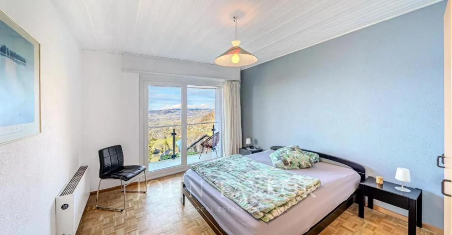 Charming Semi-Detached Villa - Photo 8 of 12