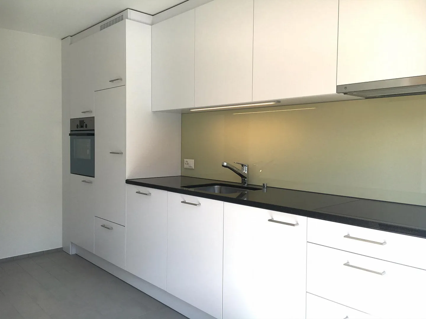 Appartement lumineux de 2,5 pièces directement au Spalentor - Photo 3 sur 10