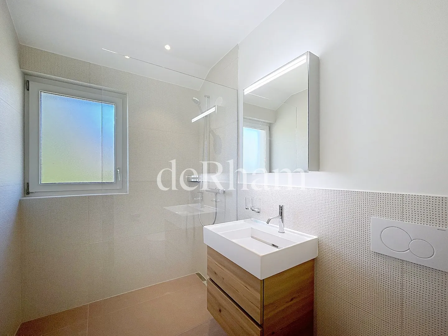 Charming Villa with Lake View - Photo 10 of 13