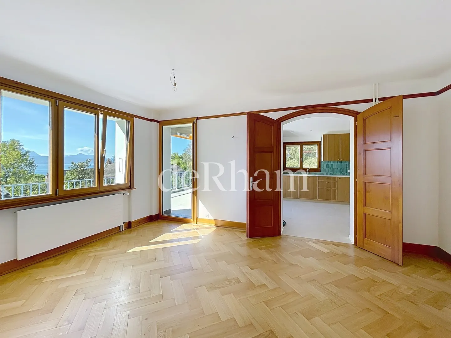 Charming Villa with Lake View - Photo 8 of 13