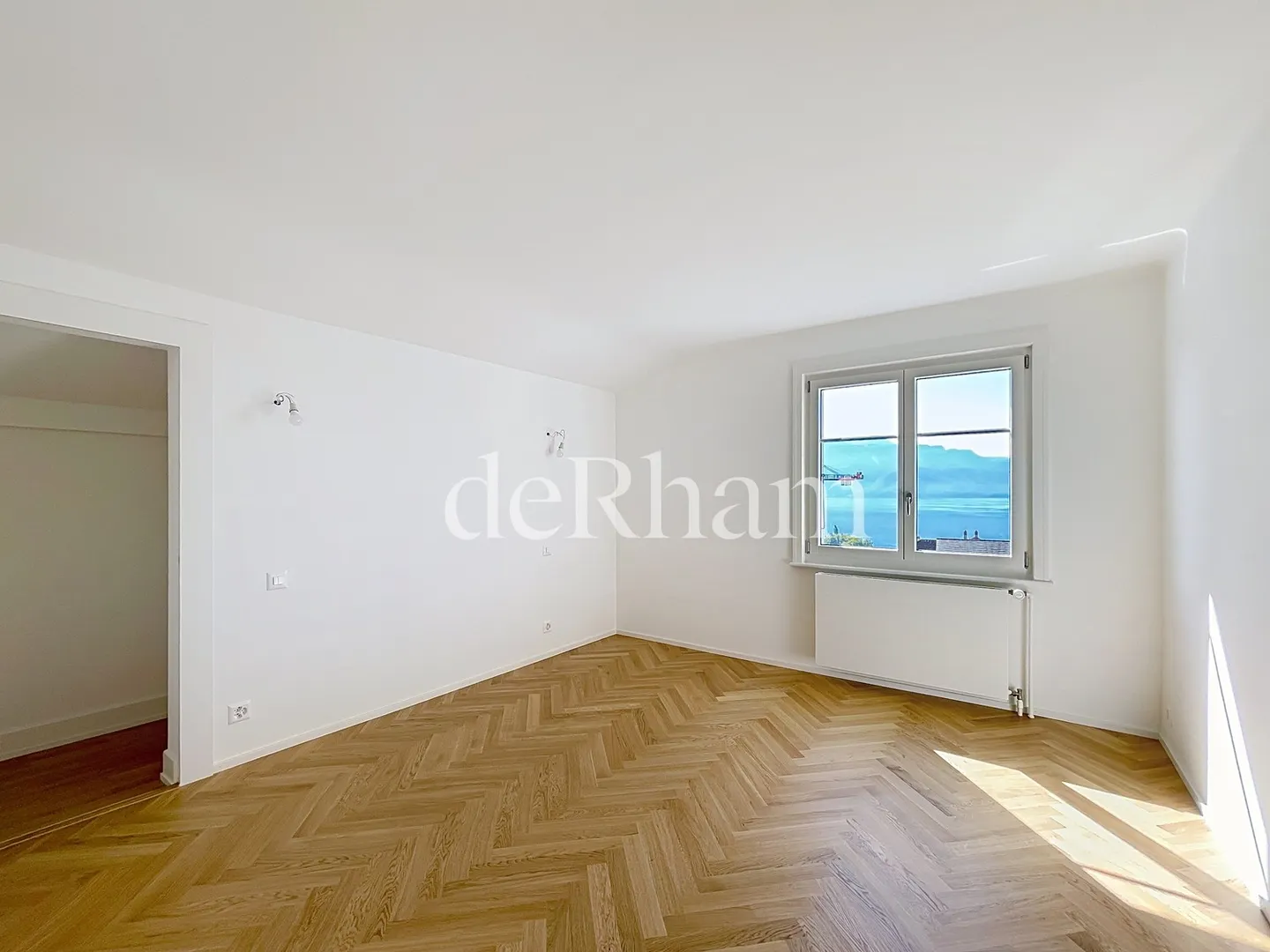 Charming Villa with Lake View - Photo 12 of 13