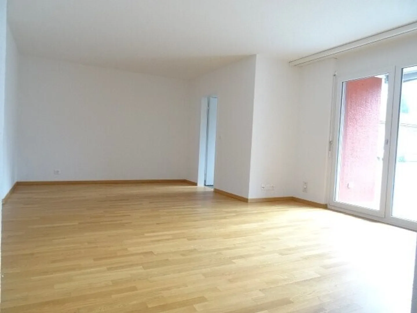 Modernes 3.5-Zimmer-Apartment mit Garten - Foto 6 von 10