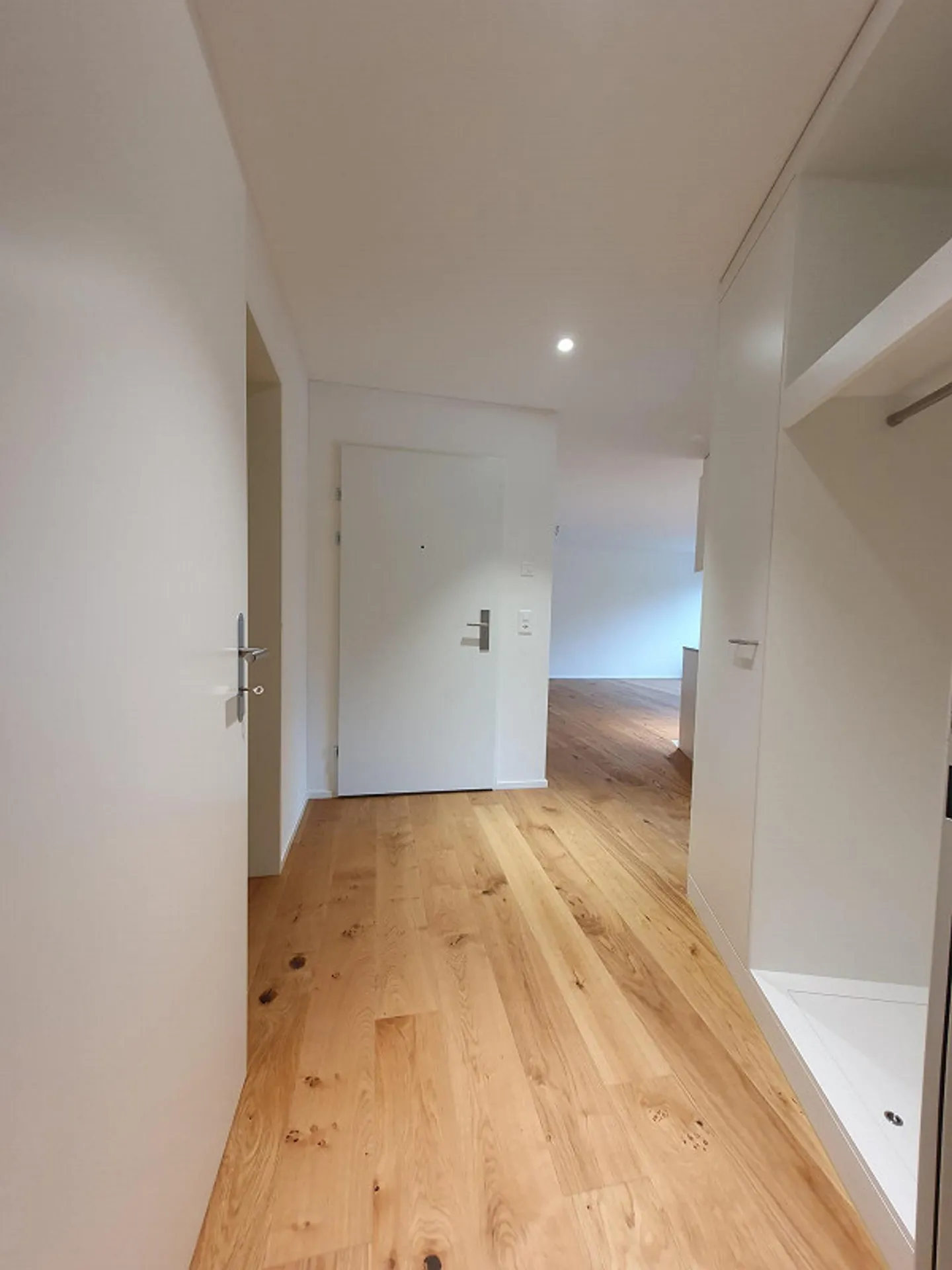 helle und ansprechende 2 1/2 Zimmerwohnung im EG zu vermieten - Foto 2 von 6