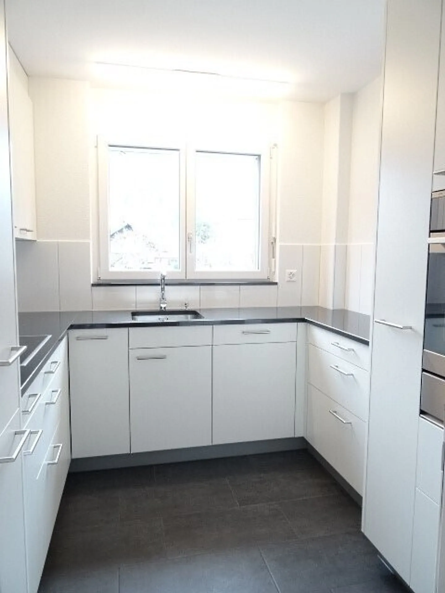 Modernes 3.5-Zimmer-Apartment mit Garten - Foto 2 von 10