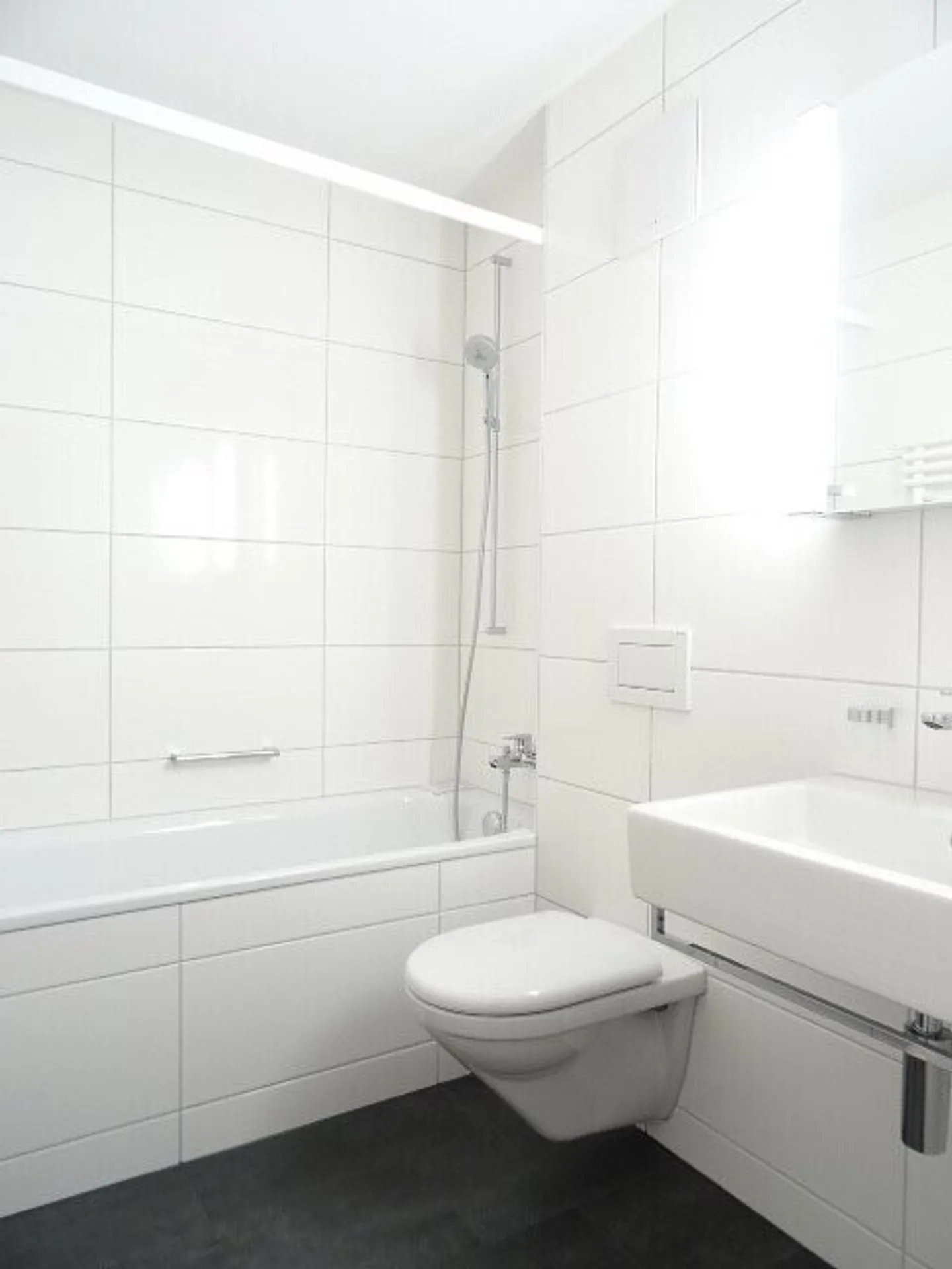 Modernes 3.5-Zimmer-Apartment mit Garten - Foto 3 von 10