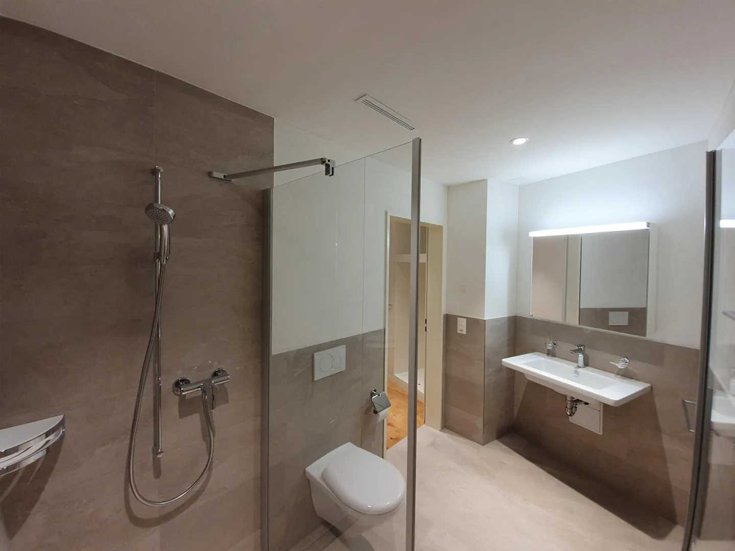 helle und ansprechende 2 1/2 Zimmerwohnung im EG zu vermieten - Foto 5 von 6