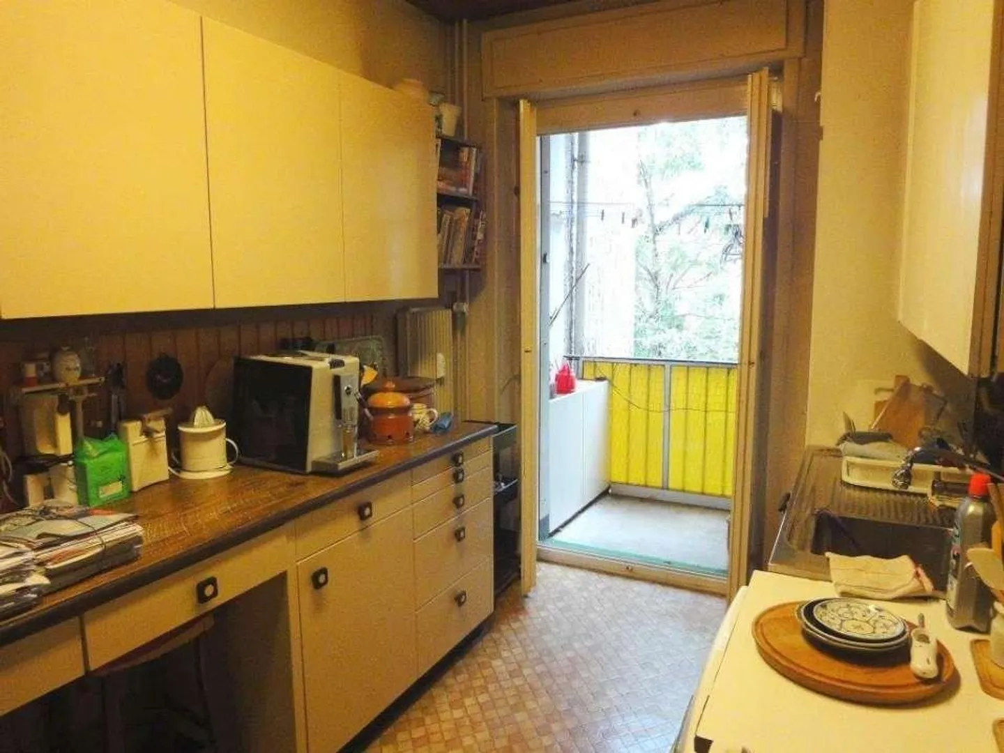 Quiet individual sought for a beautiful old apartment - Photo 3 of 4