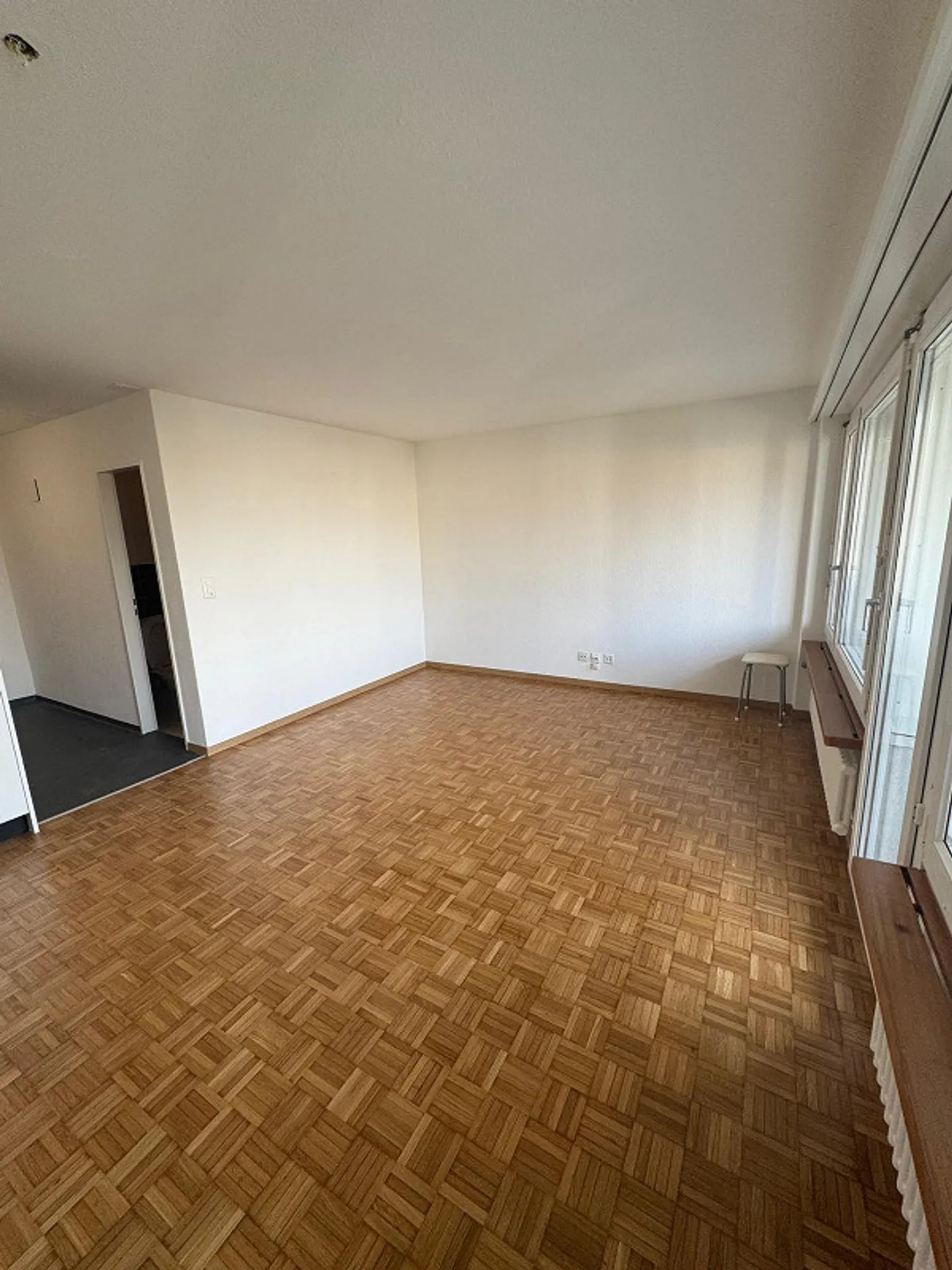 RENT WITHOUT DEPOSIT - Practical Single Apartment - Photo 3 of 6