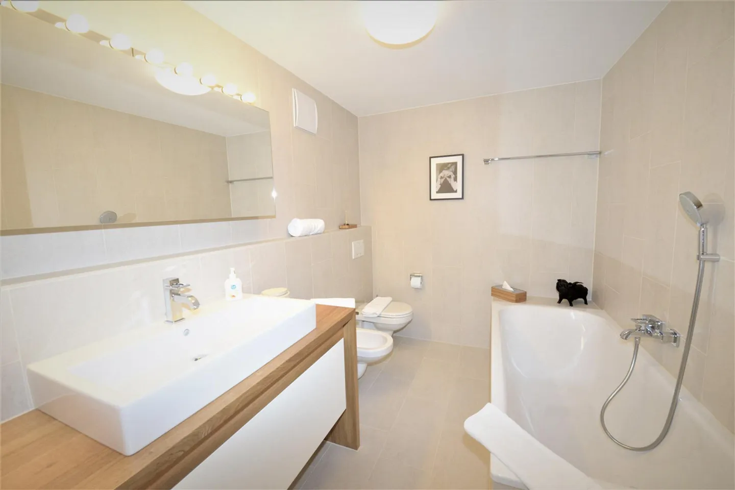Beautiful Holiday Apartment in Central Location in Valbella - Photo 10 of 15
