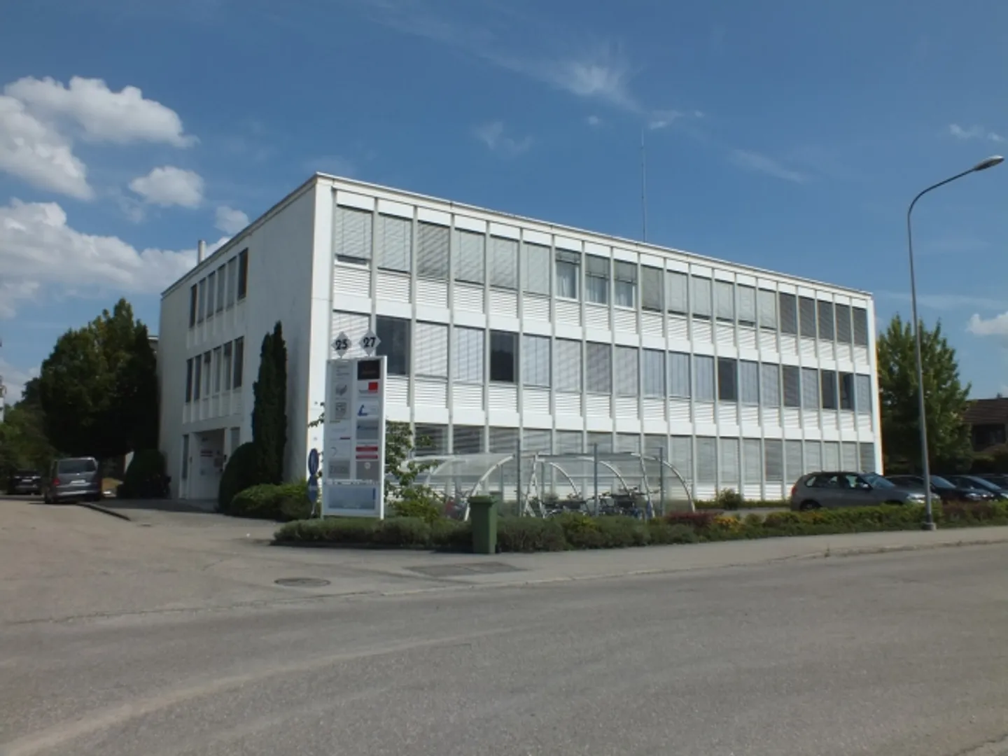 Attraktiver Büroraum mit optimaler Anbindung - Foto 7 von 9