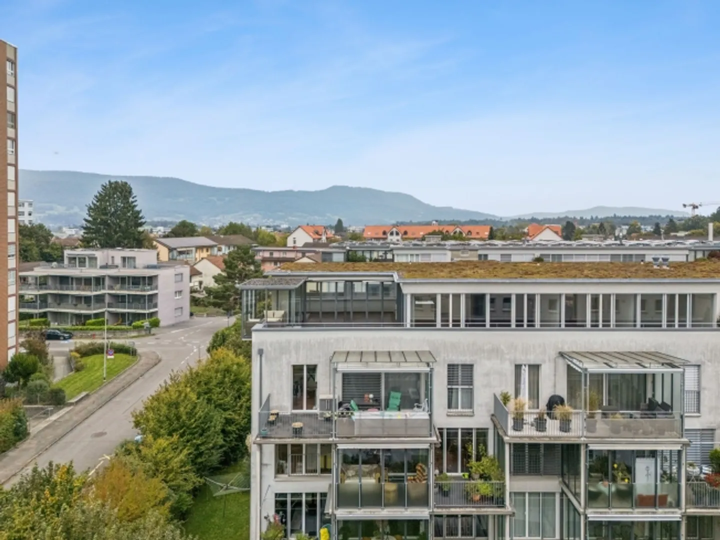 «Exklusive Attika mit 5.5 Zimmern und Panoramablick im Hübeliacker Suhr» - Foto 1 von 13