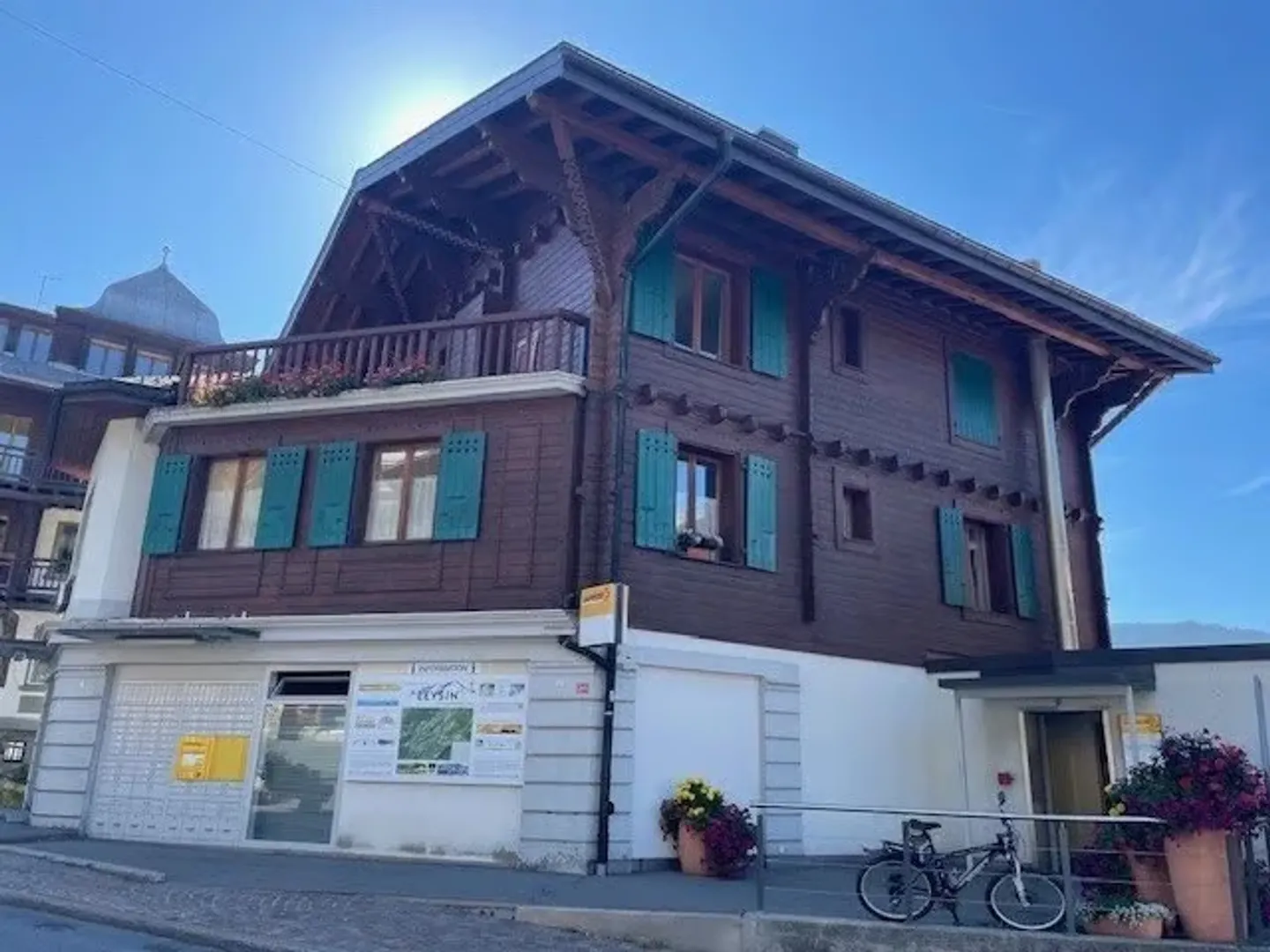 Beautiful investment opportunity in the heart of Leysin - Photo 1 of 8