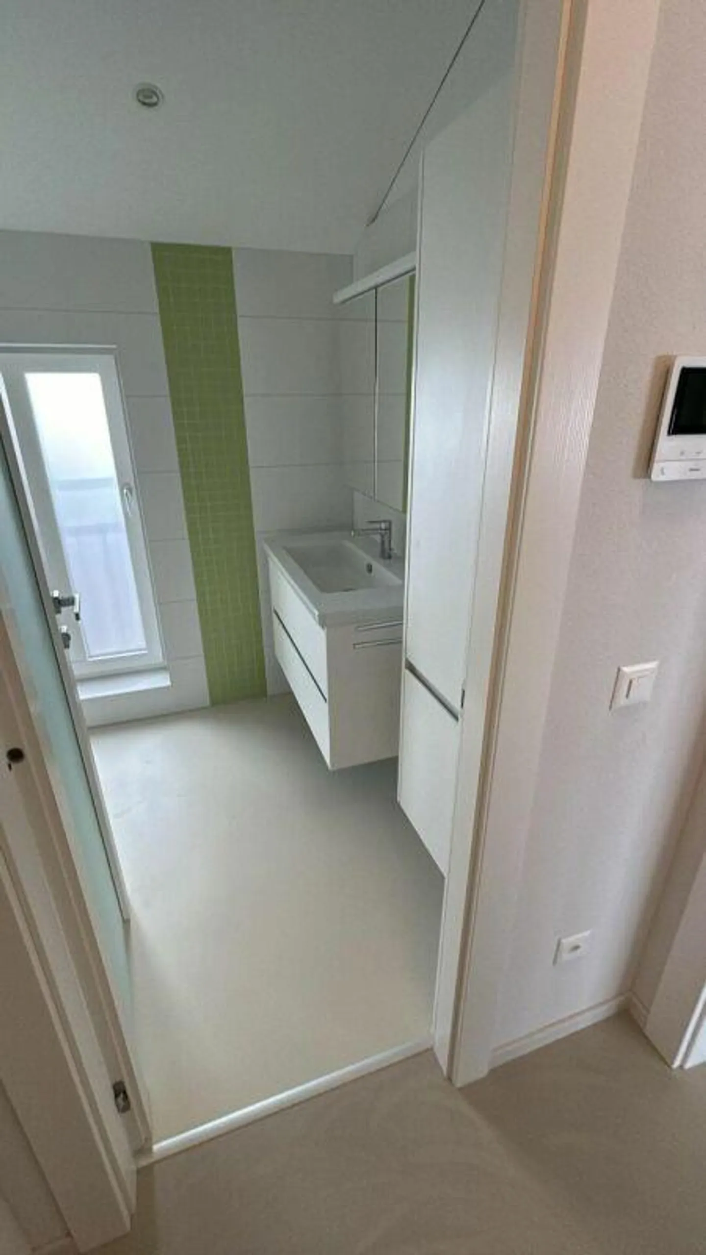 Modern 3.5-room house - Comfort, color, and tranquility - Photo 10 of 12