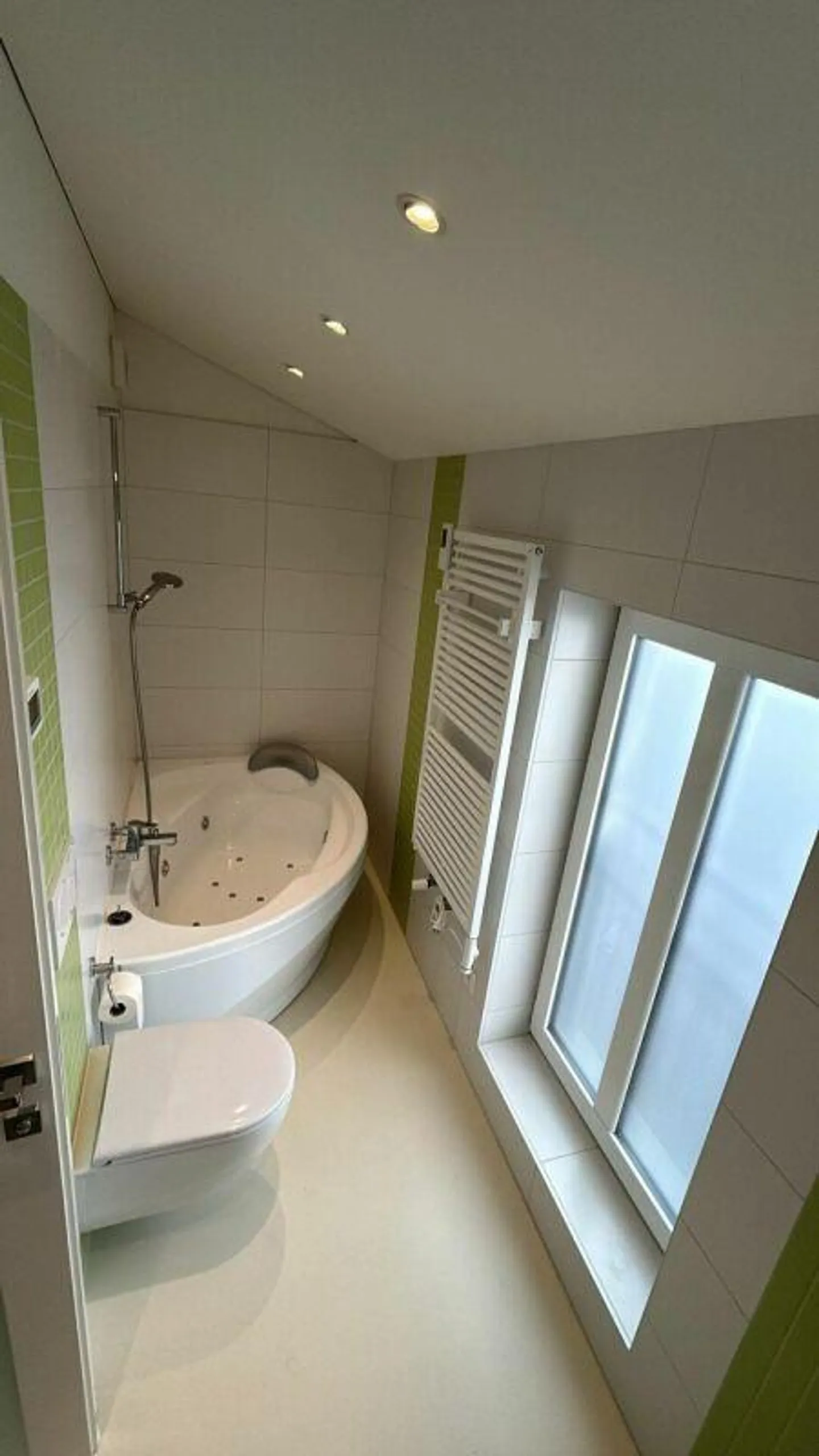 Modern 3.5-room house - Comfort, color, and tranquility - Photo 11 of 12