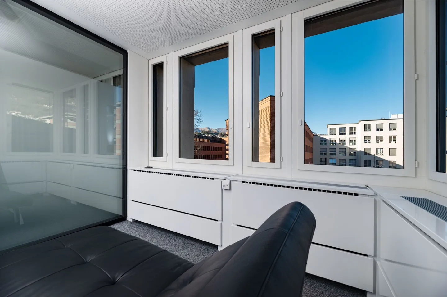 Espace de bureau attrayant - Photo 2 sur 13