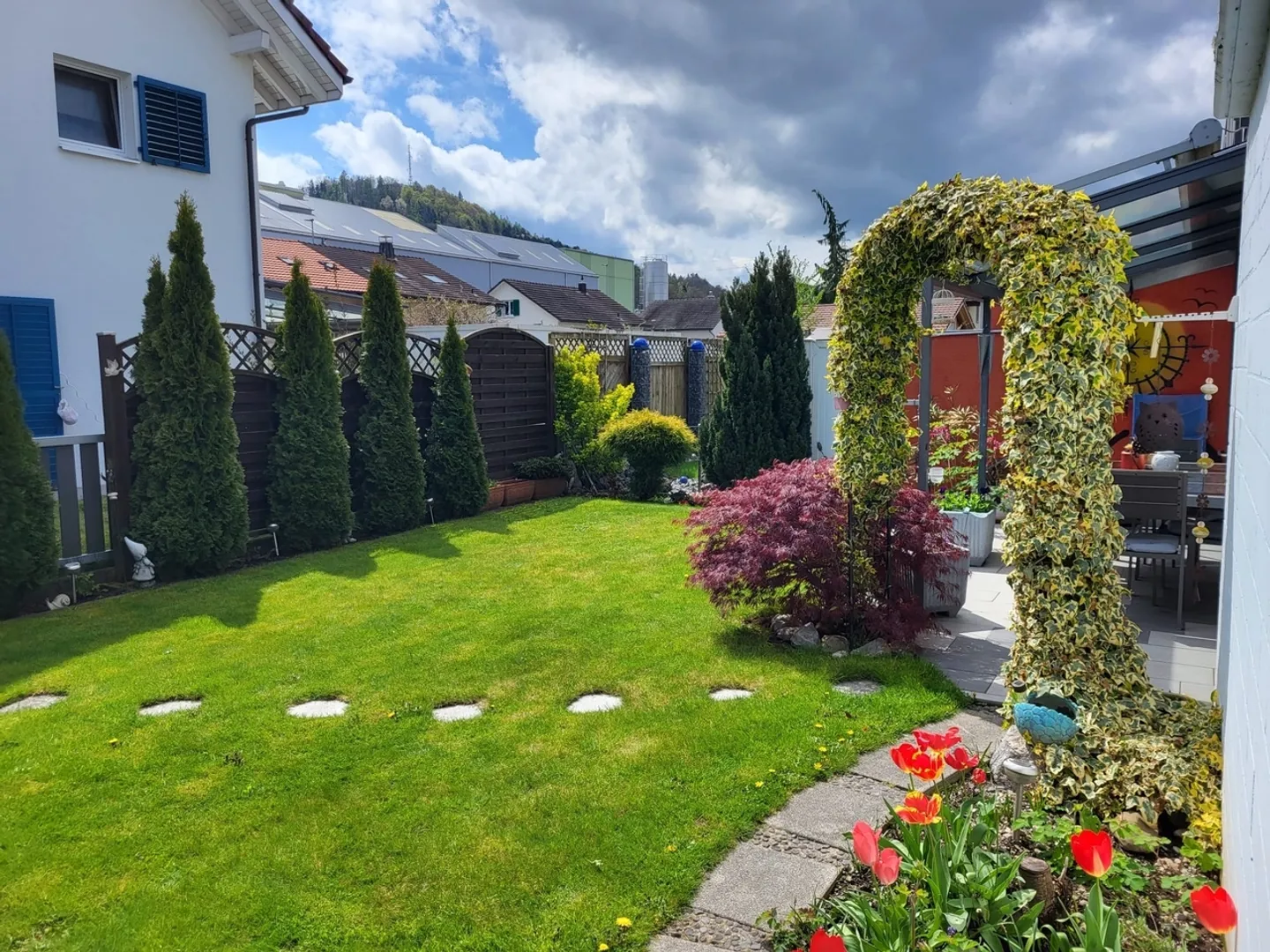 RISERVATO - Incantevole casa duplex di 5,5 stanze con giardino a Suhr (AG) - Foto 2 di 13