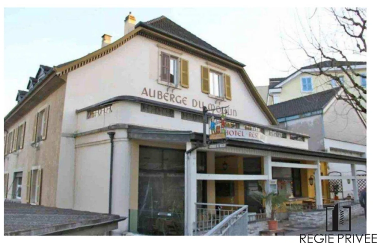 MIXED BUILDING FOR INVESTOR - Photo 1 of 7