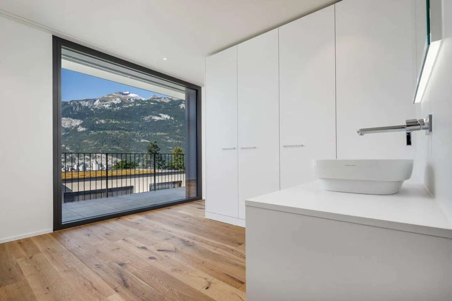 Sonnenverwöhntes Doppeleinfamilienhaus an Top-Hanglage! - Foto 4 von 5