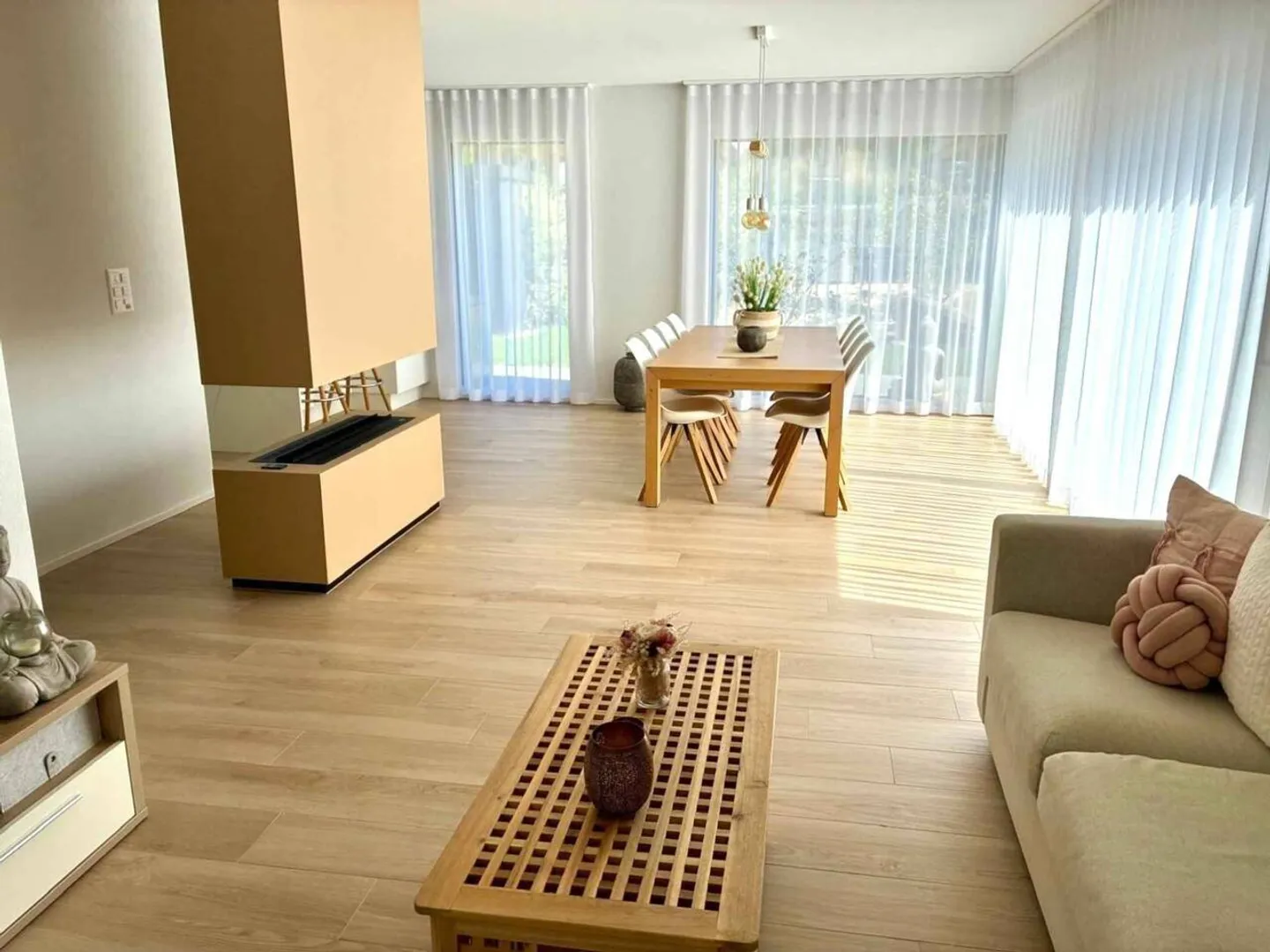 Modern villa with beautiful finishes - Photo 3 of 6