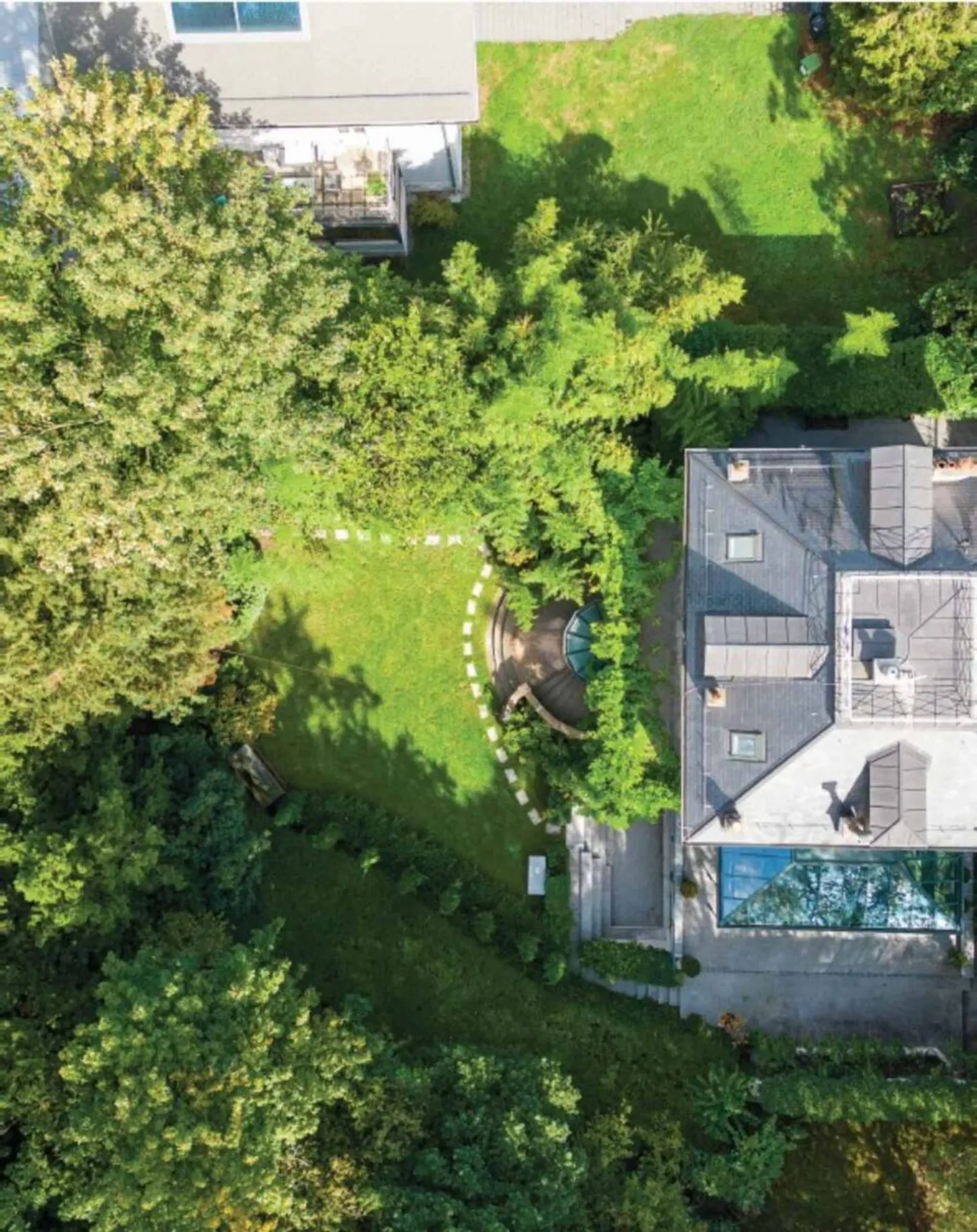 Charmantes Stadthaus in grüner Oase - Foto 2 von 12