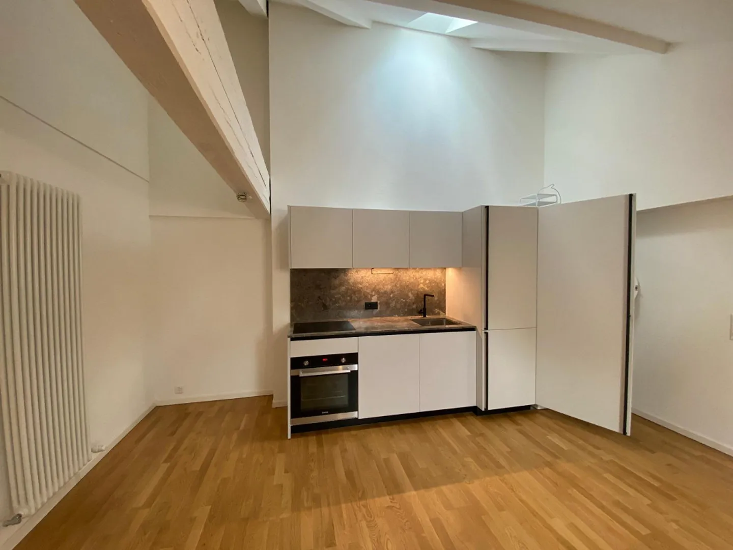 Moderne 2.5-Zimmer-Dachwohnung in Bauma - Photo 2 of 6