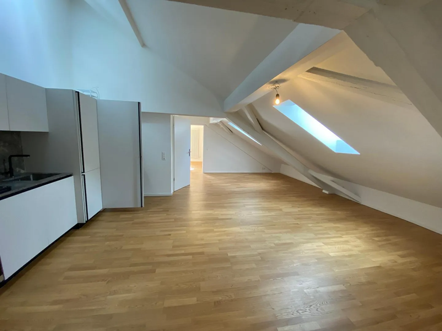 Moderne 2.5-Zimmer-Dachwohnung in Bauma - Photo 3 of 6