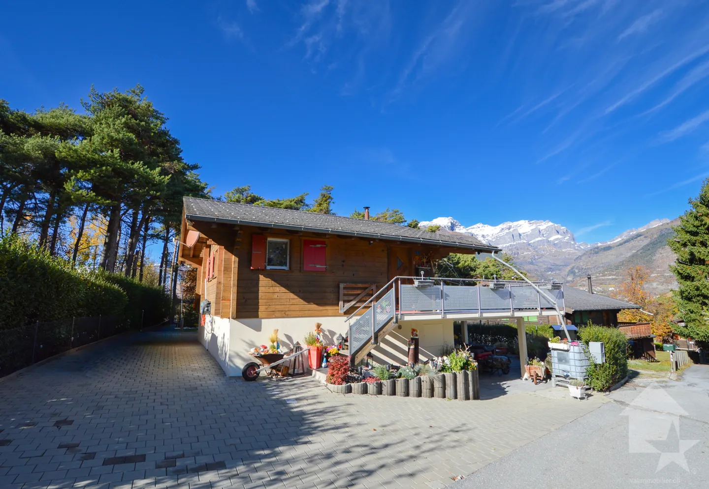 Casa bifamiliare con fascino e paradiso naturale a portata di mano - Foto 1 di 13