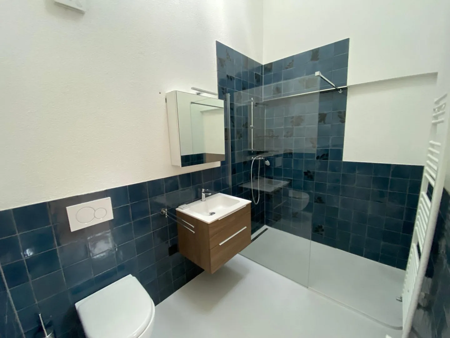 Moderne 2.5-Zimmer-Dachwohnung in Bauma - Photo 4 of 6