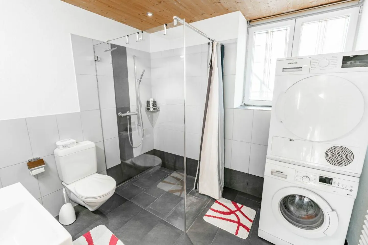 Maison individuelle spacieuse de 8 pièces avec appartement, jardin et grande terrasse - Photo 13 sur 14