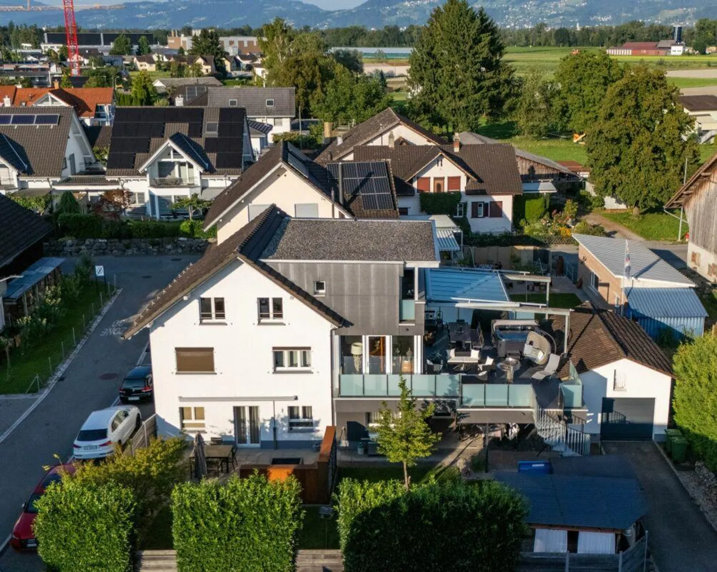 Maison individuelle spacieuse de 8 pièces avec appartement, jardin et grande terrasse - Photo 14 sur 14
