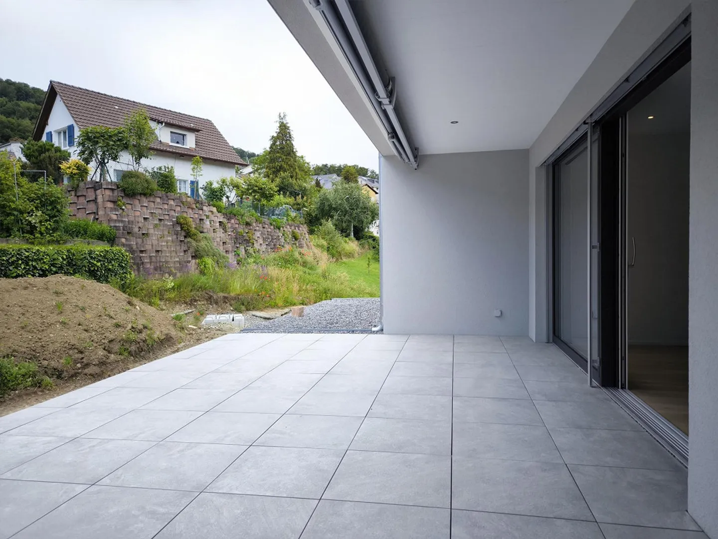 Moderne 4.5-Zimmer-Wohnung mit Terrasse - Foto 7 von 17