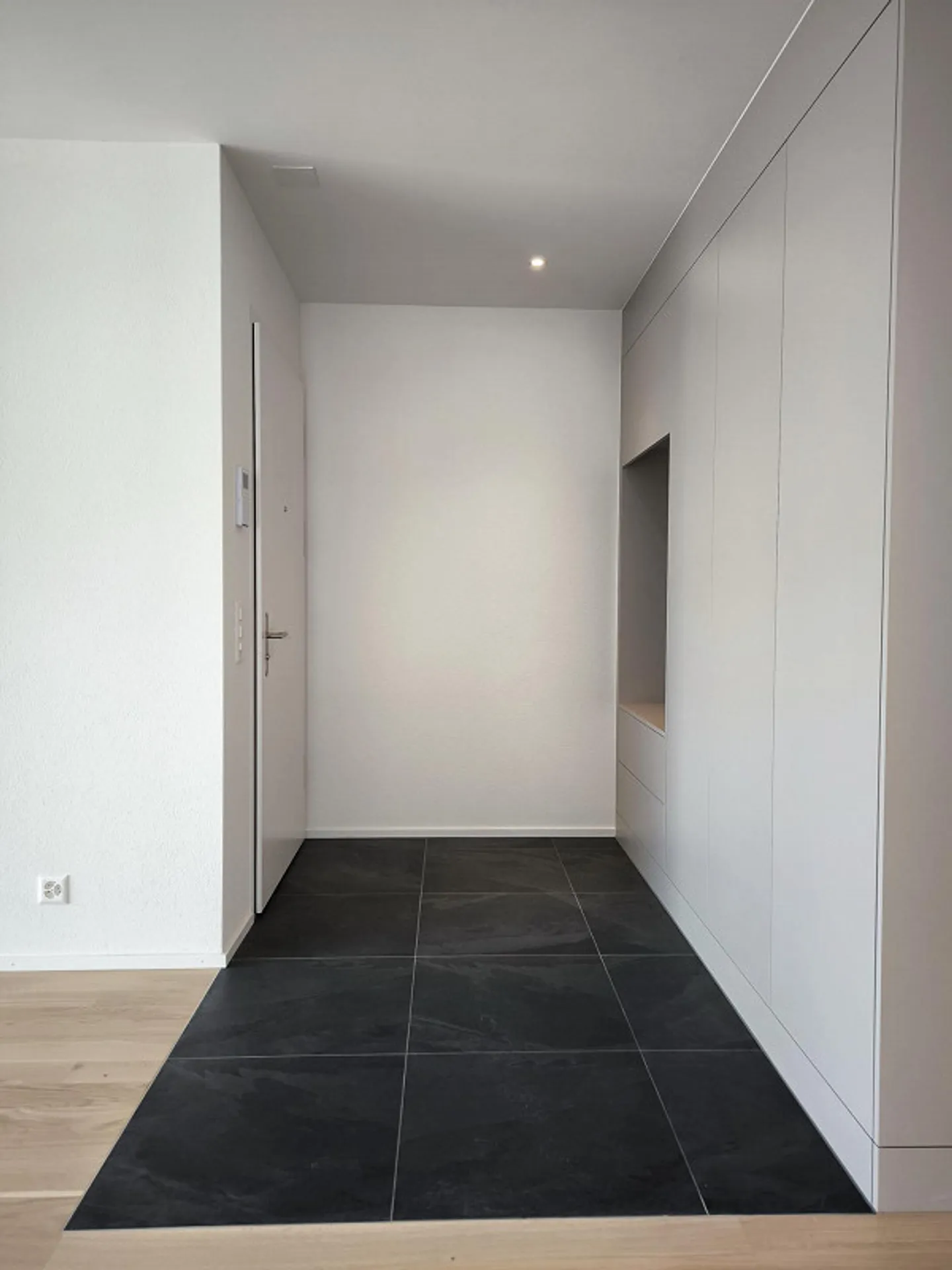 Moderne 4.5-Zimmer-Wohnung mit Terrasse - Foto 9 von 17
