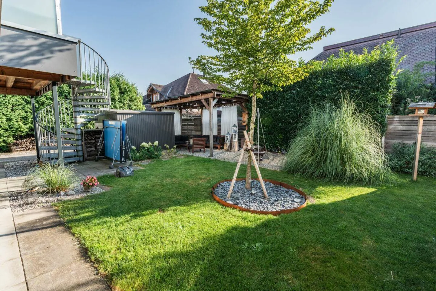 Maison individuelle spacieuse de 8 pièces avec appartement, jardin et grande terrasse - Photo 10 sur 14