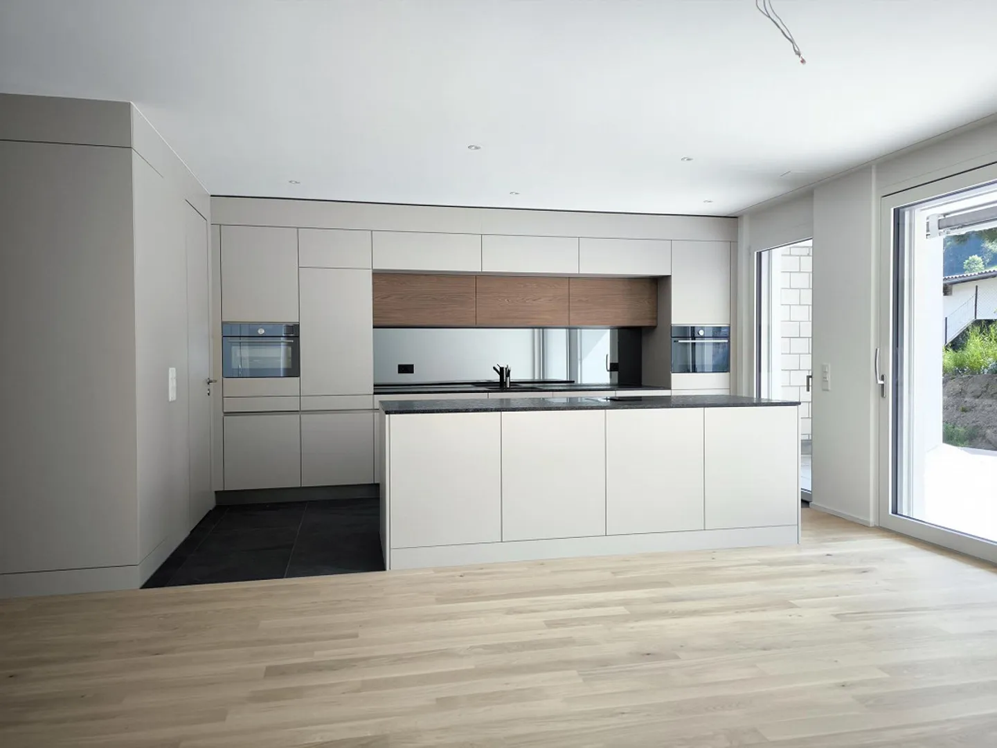 Moderne 4.5-Zimmer-Wohnung mit Terrasse - Foto 4 von 17