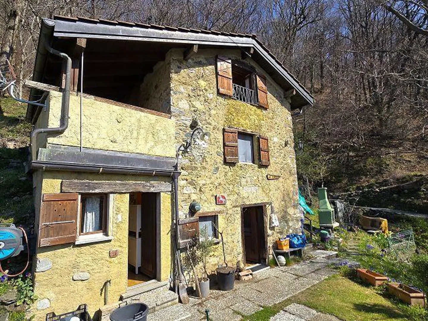 Rustico di 3 stanze con piccolo giardino in una posizione molto tranquilla e soleggiata... - Foto 27 di 32