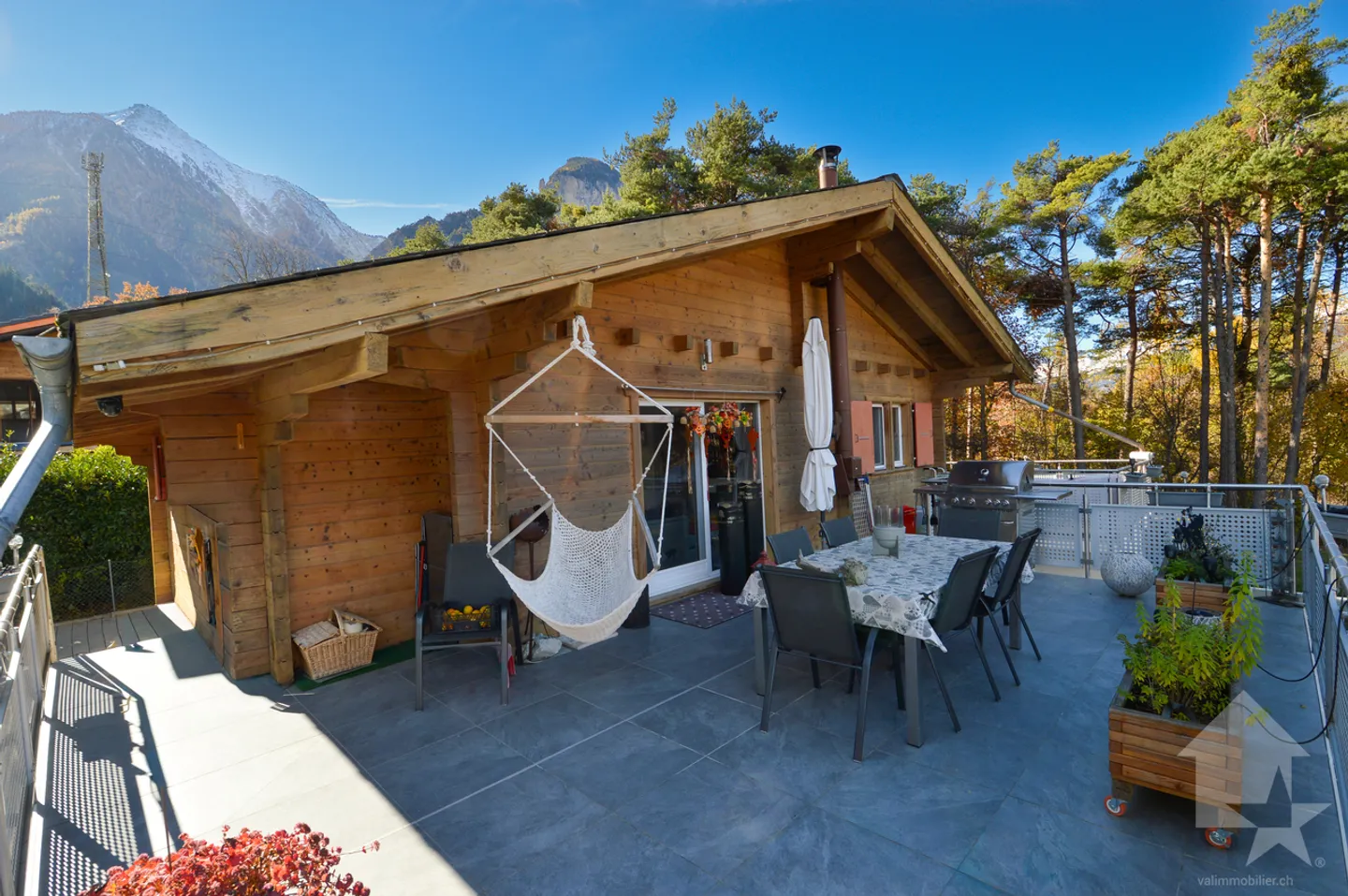 Casa bifamiliare con fascino e paradiso naturale a portata di mano - Foto 3 di 13
