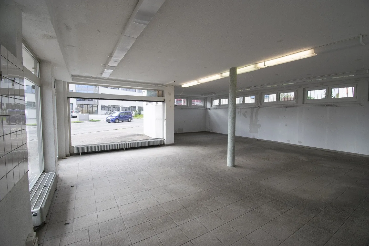 Immeuble mixte à louer - Photo 2 sur 11