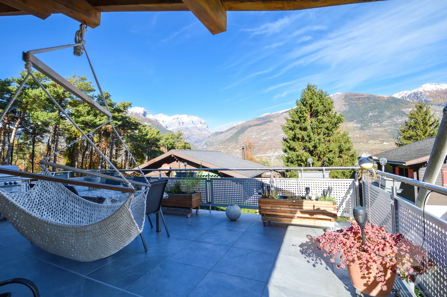 Casa bifamiliare con fascino e paradiso naturale a portata di mano - Foto 5 di 13