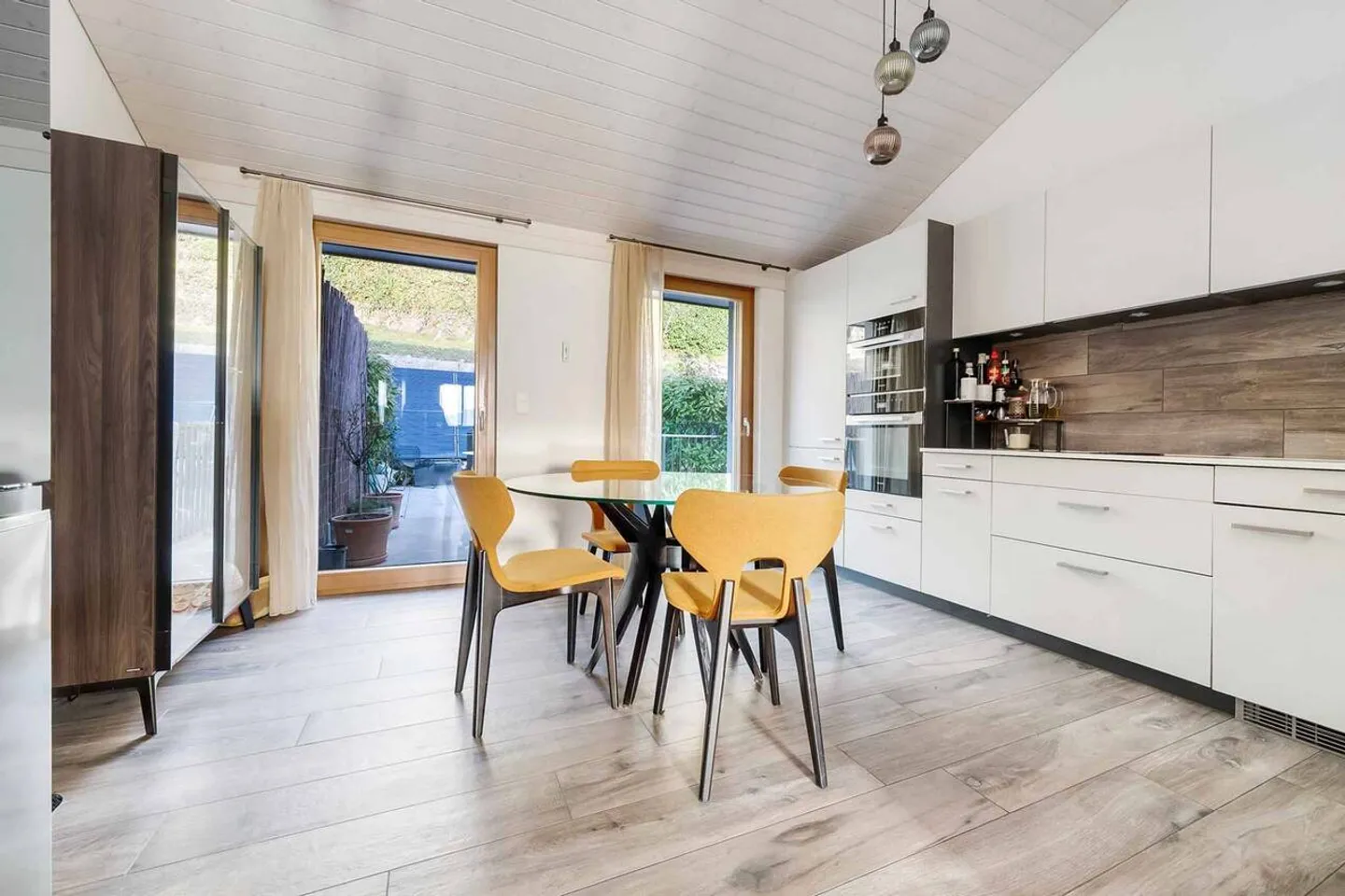 Charmante Maison Familiale avec Vue sur le Lac - Photo 3 sur 10